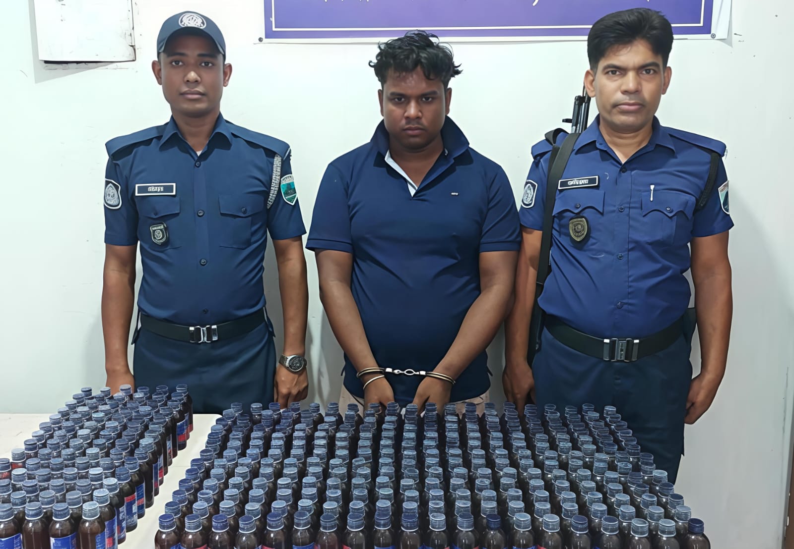 চারঘাটে ৩৬০ বোতল মনোড্রিলসহ গ্রেপ্তার ১, জব্দ দুই মোটরসাইকেল